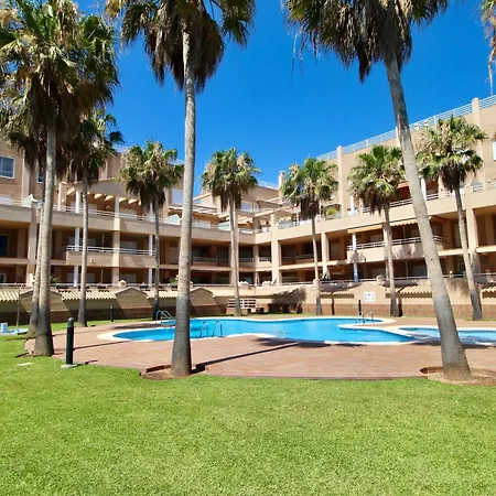 Ático espectacular con piscina privada en primera línea de playa Apartamento *