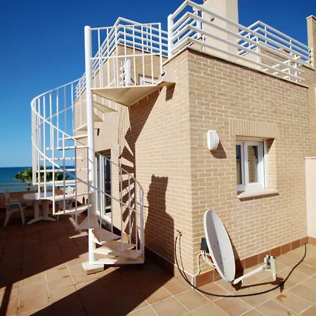 Ático espectacular con piscina privada en primera línea de playa *