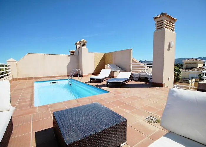 Ático espectacular con piscina privada en primera línea de playa Apartamento