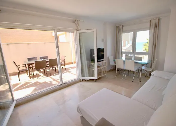 Ático espectacular con piscina privada en primera línea de playa *