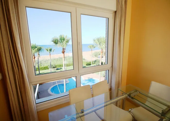 Ático espectacular con piscina privada en primera línea de playa *