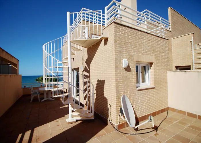 Ático espectacular con piscina privada en primera línea de playa *